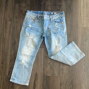 Miss me signature capri on light wash size 31